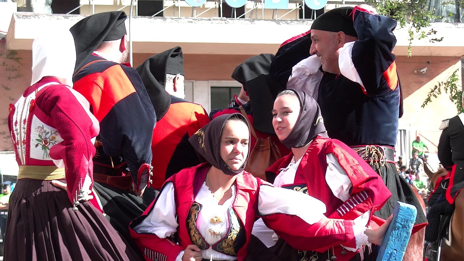 Gruppi in costume tradizionale in una precedente edizione